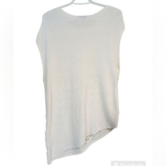 Lightweight Knitted Sleeveless top by Spanner - Picture 2 of 3